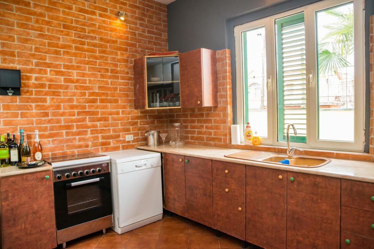 شكودر Our Way Guest House & Hostel المظهر الخارجي الصورة