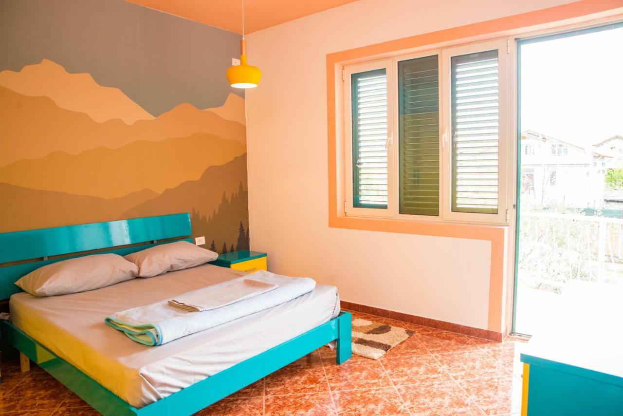 شكودر Our Way Guest House & Hostel المظهر الخارجي الصورة