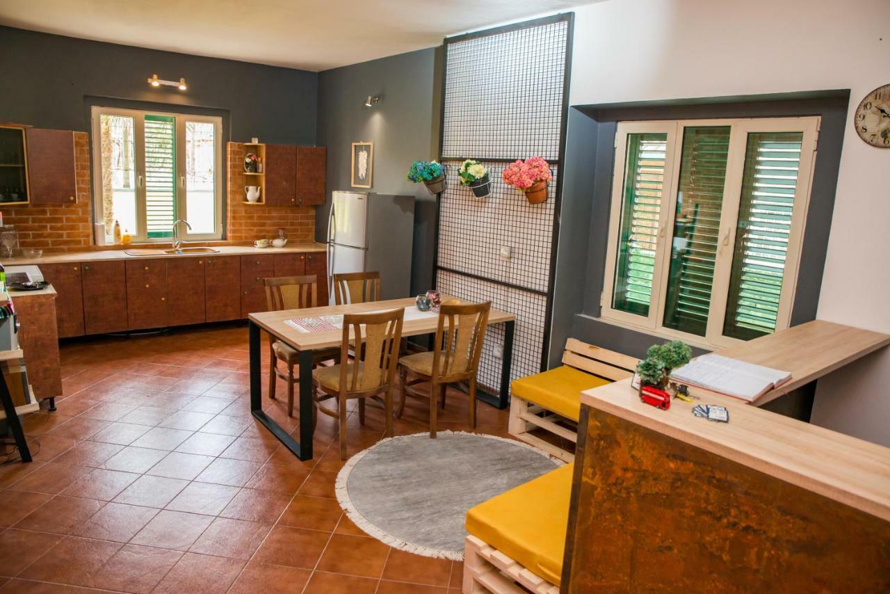 شكودر Our Way Guest House & Hostel المظهر الخارجي الصورة