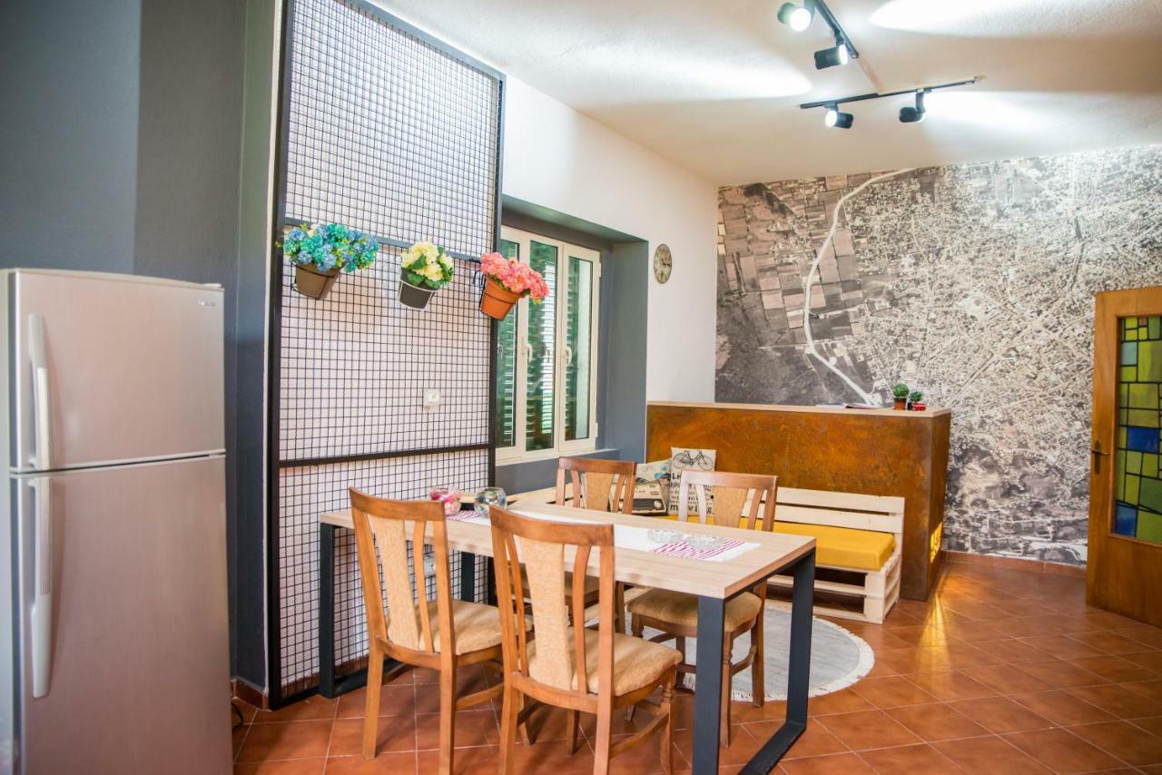 شكودر Our Way Guest House & Hostel المظهر الخارجي الصورة